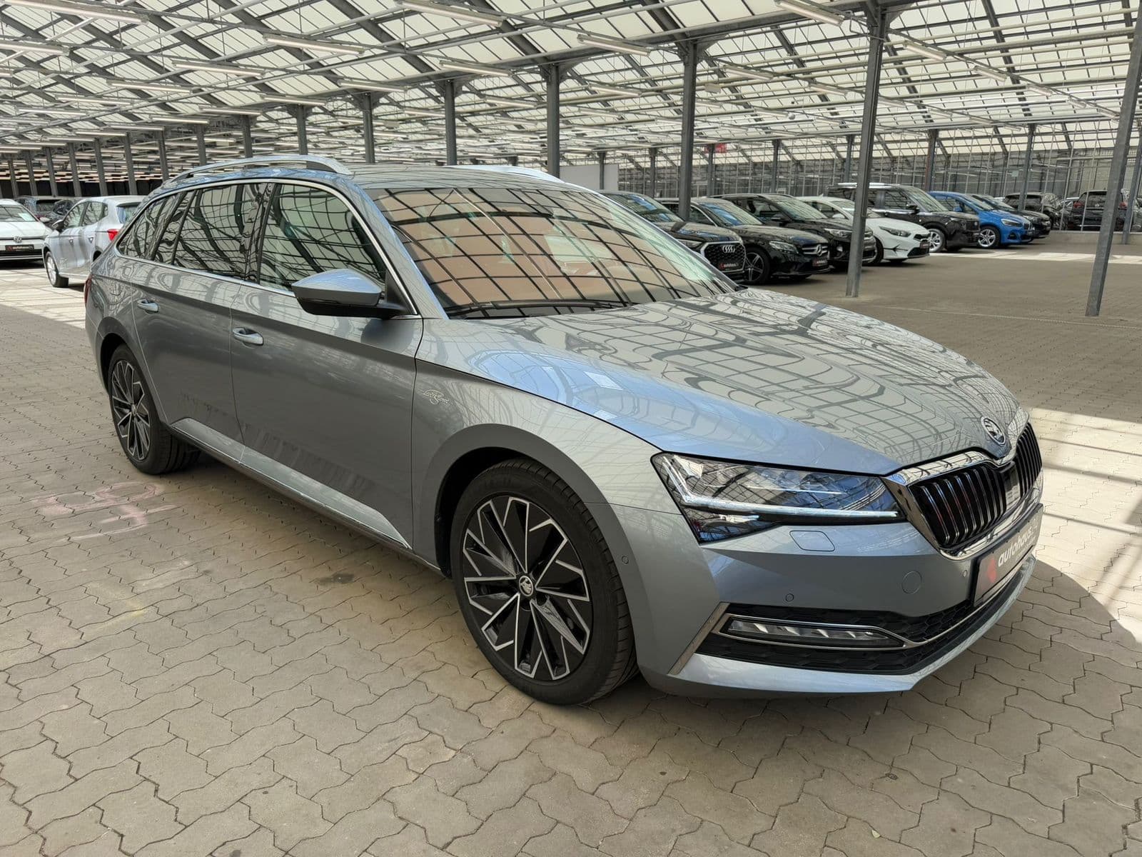 ŠKODA Superb Kombi SKODA Superb 2.0 TDI SCR 147kW DSG L&K COMBI Kombi #1