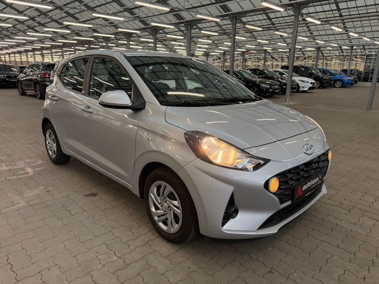 Hyundai i10 Schräghecklimousine HYUNDAI i10 1.0 Select Schräghecklimousine #1
