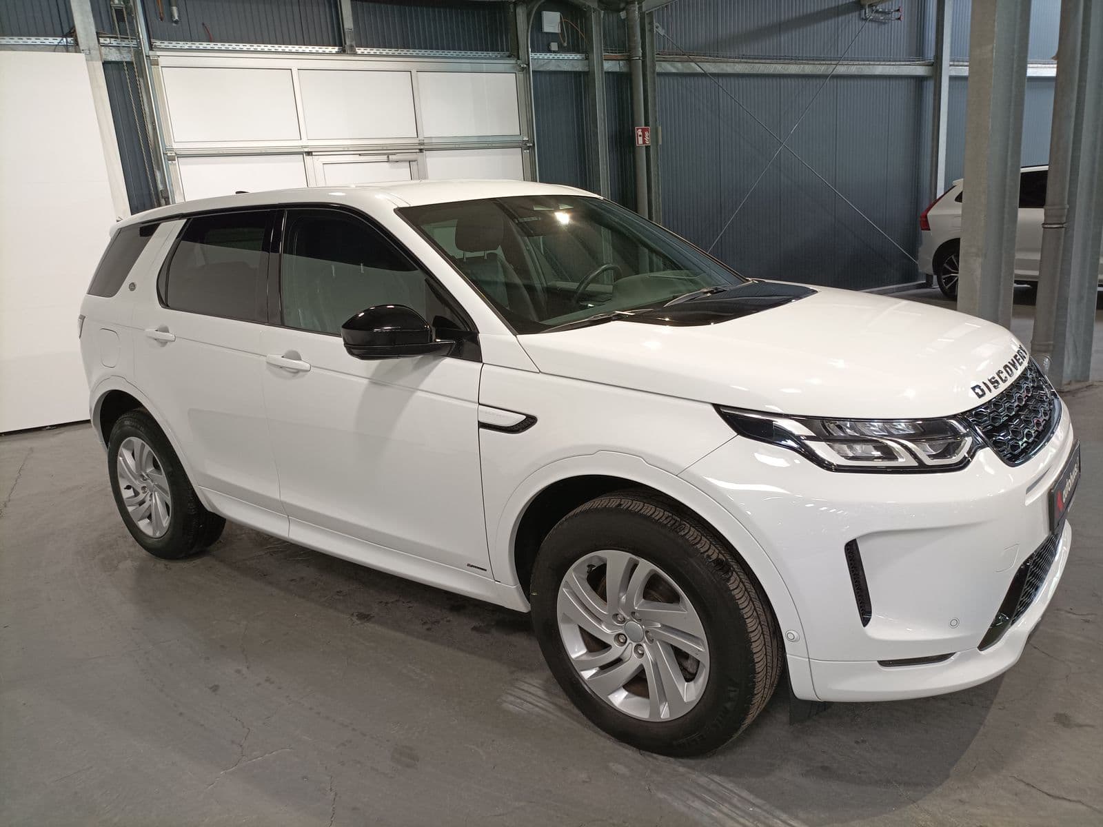 Land Rover Range Rover Sport SUV / Crossover / Geländewagen LAND ROVER Discovery Sport D165 FWD R-DYNAMIC S Sports Utility Vehicle #1