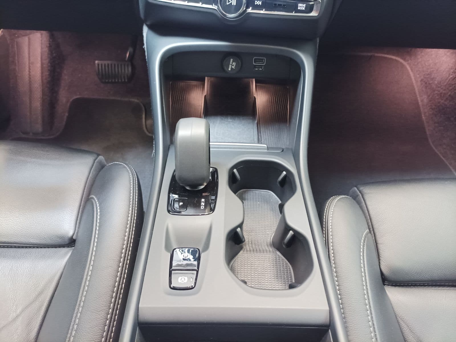 Volvo XC40 Geländewagen/SUV XC 40 T4 TwinEng 2WD Inscription Expr Plug-In(E6d) #14