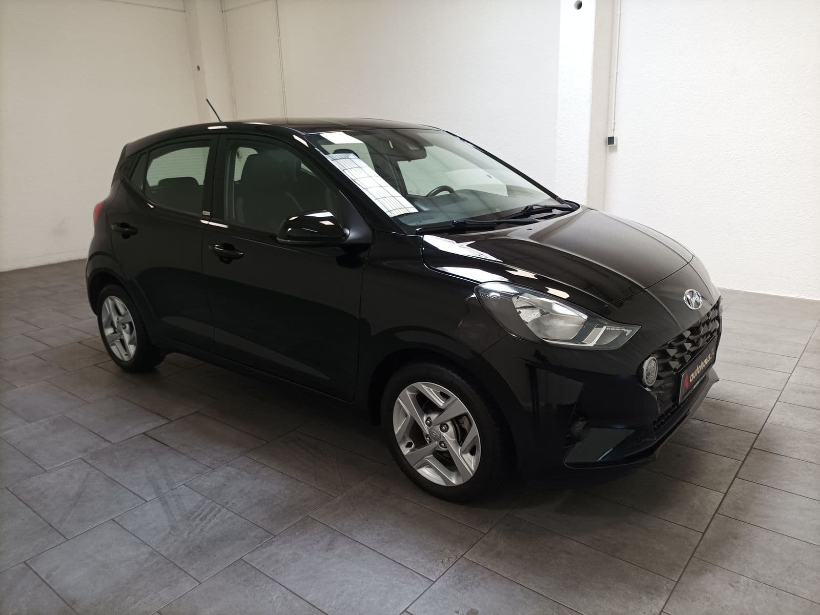 Hyundai i10 Limousine HYUNDAI i10 1.0 Trend Schräghecklimousine #1