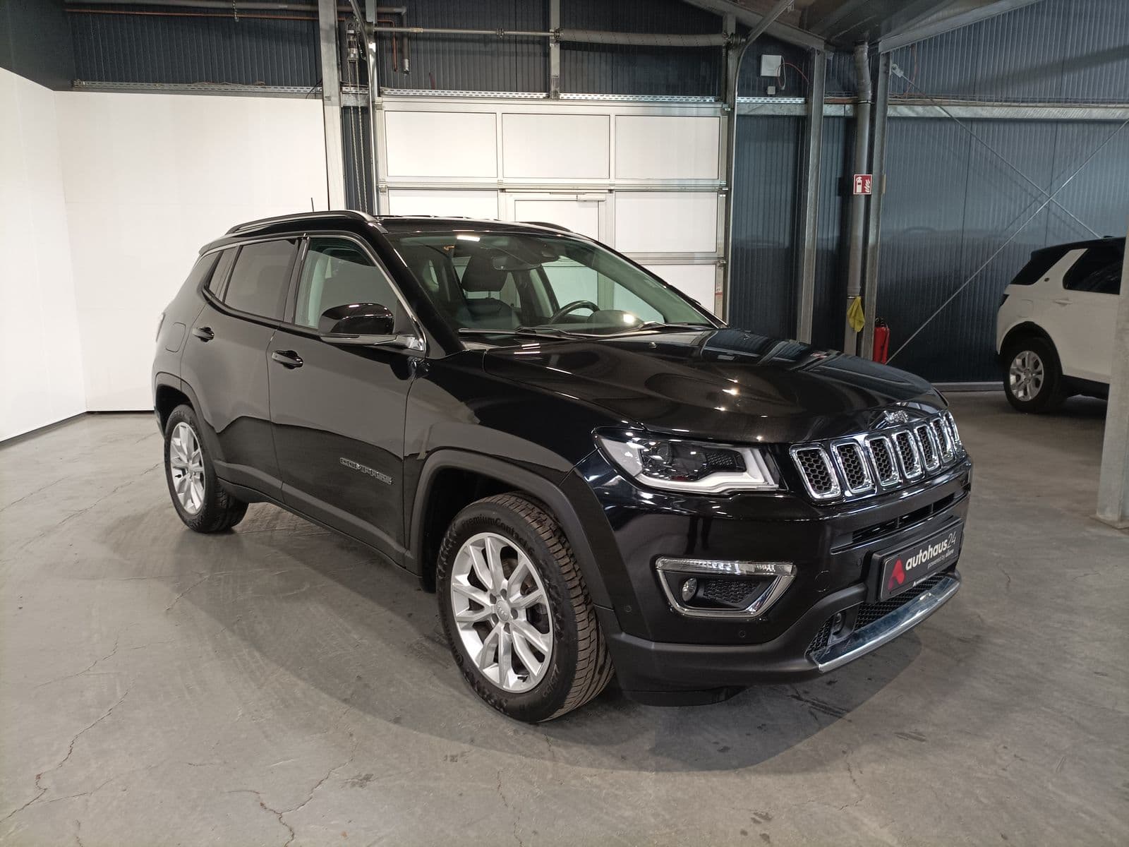 Jeep Compass SUV / Crossover / Geländewagen JEEP Compass 1.3 T-GDI I4 110kW Limited DCT Sports Utility Vehicle #1
