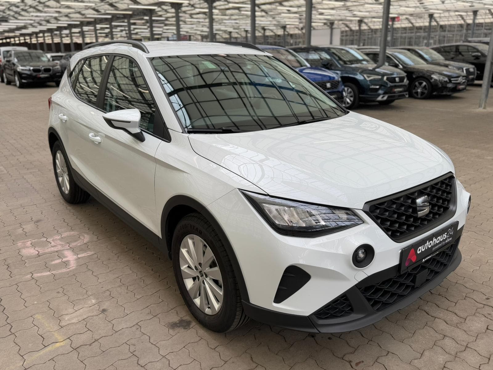 SEAT Arona SUV / Crossover / Geländewagen SEAT Arona 1.0 TSI 70kW Reference Sports Utility Vehicle #1