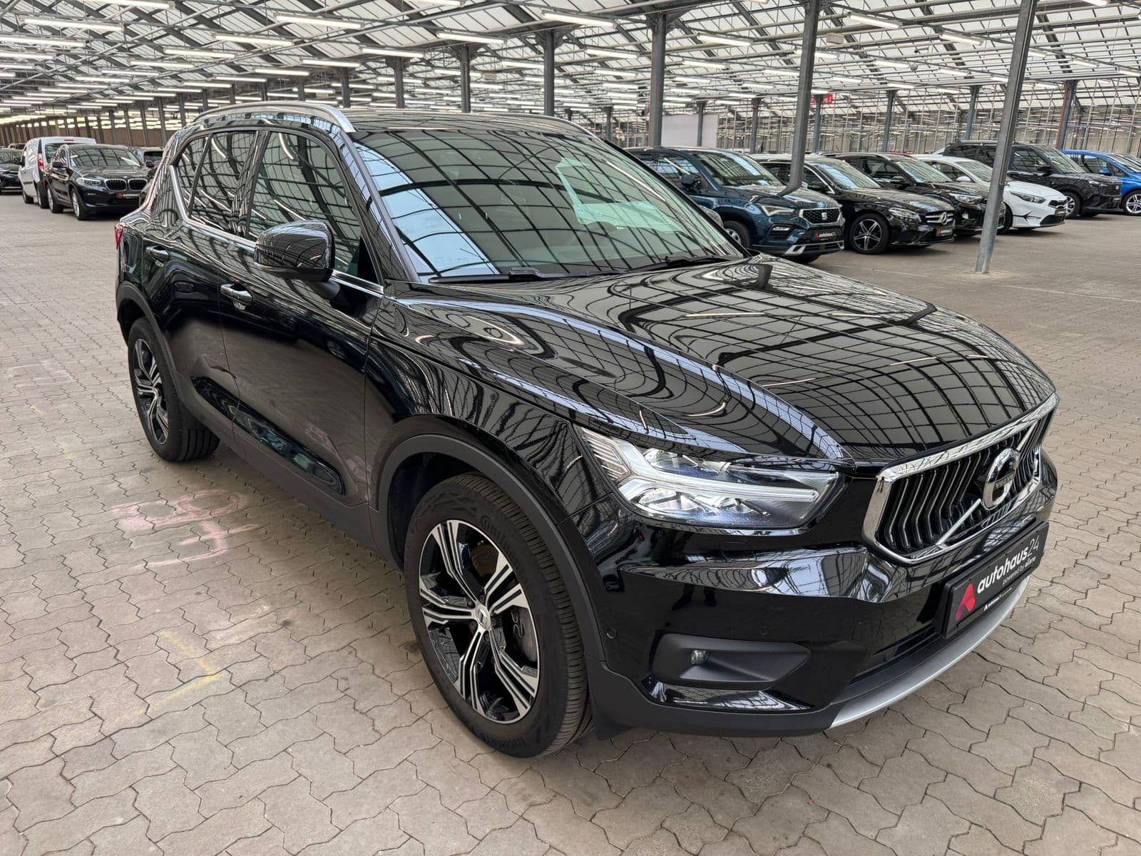 Volvo XC40 SUV / Crossover / Geländewagen VOLVO XC40 T5 Recharge Inscription Sports Utility Vehicle #1