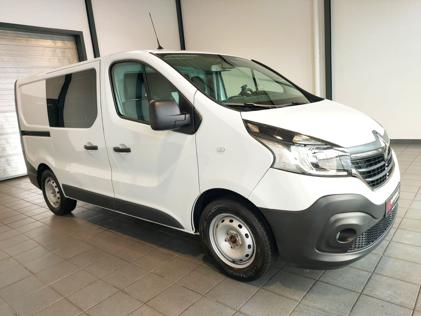 Renault Trafic Transporter RENAULT Trafic L1H1 2.0 ENERGY dCi 145 3,0t Komfort Kastenwagen #1