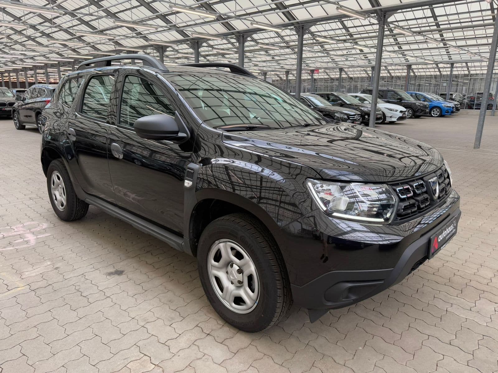 Dacia Duster SUV / Crossover / Geländewagen DACIA Duster Blue dCi 115 4WD Deal Sports Utility Vehicle #1