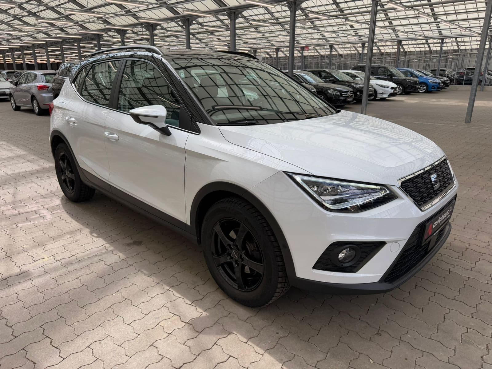 SEAT Arona SUV / Crossover / Geländewagen SEAT Arona 1.0 TSI 81kW Style BEATS DSG Sports Utility Vehicle #1