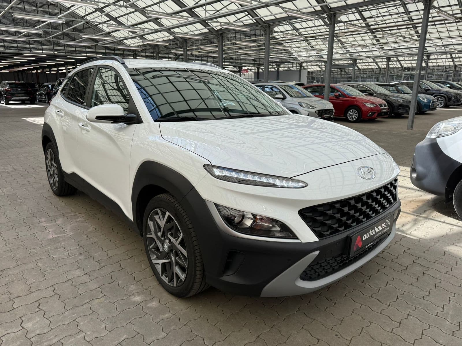Hyundai Kona SUV / Crossover / Geländewagen HYUNDAI Kona 1.6l GDi HYBRID Trend Sports Utility Vehicle #1