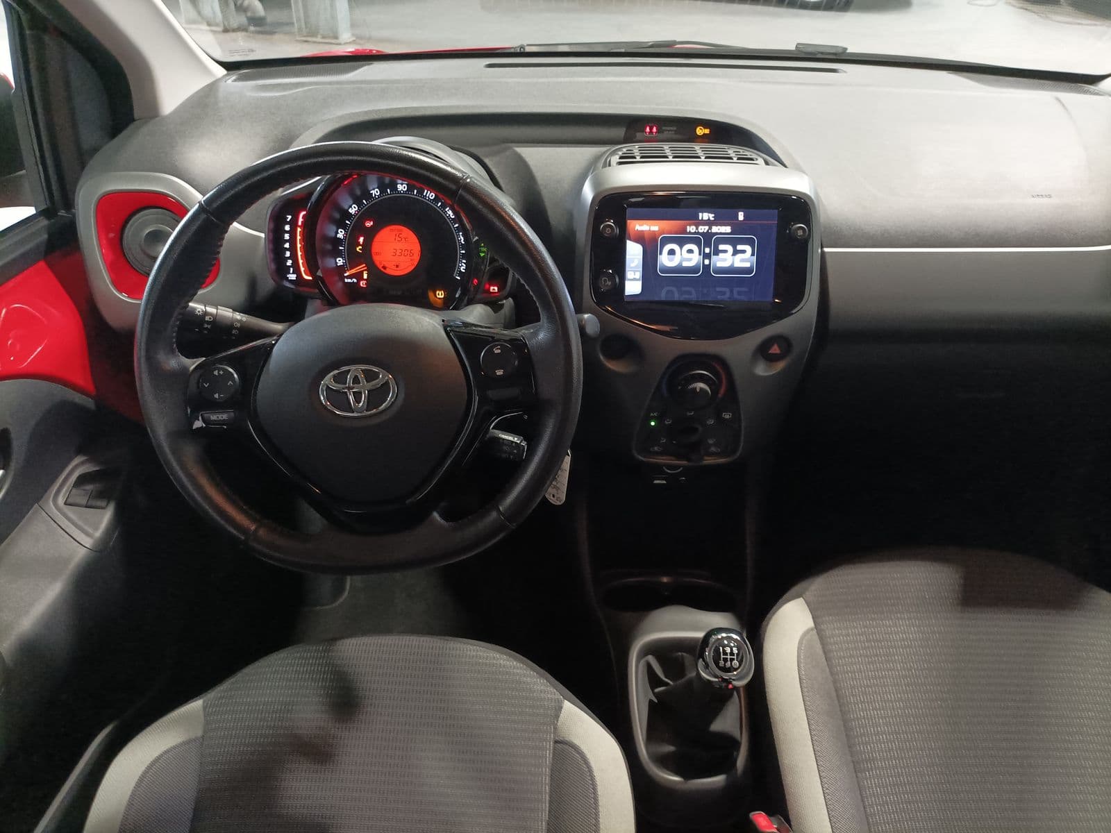 Toyota Aygo Kleinwagen Aygo 1.0 Team D #9
