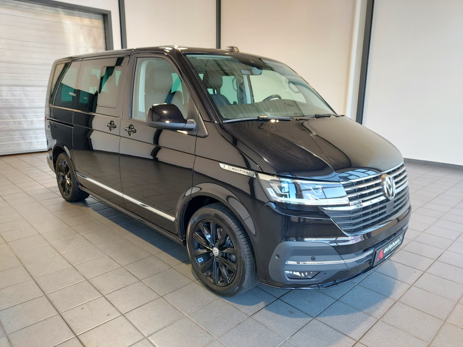 Volkswagen Multivan Kleinbus / Van VOLKSWAGEN Multivan 2,0 TDI 110kW BMT 4MO DSG Generation SIX Bus #1