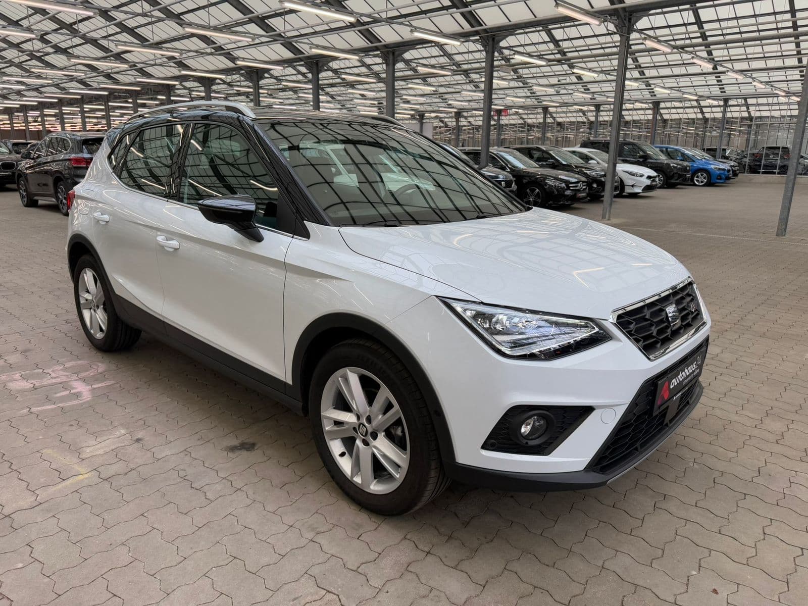 SEAT Arona SUV / Crossover / Geländewagen SEAT Arona 1.5 TSI 110kW FR BEATS Fast Lane DSG Sports Utility Vehicle #1