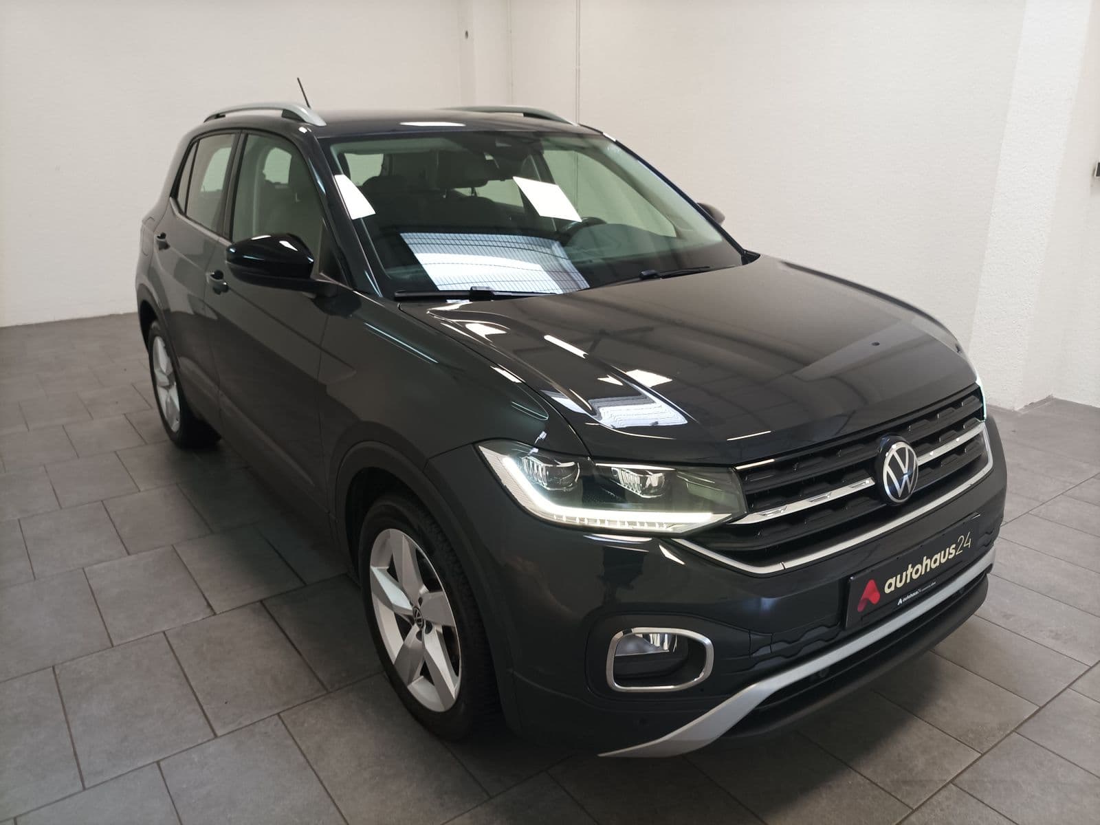 Volkswagen T-Cross SUV / Crossover / Geländewagen VOLKSWAGEN T-Cross 1.5 TSI OPF DSG Style Sports Utility Vehicle #1