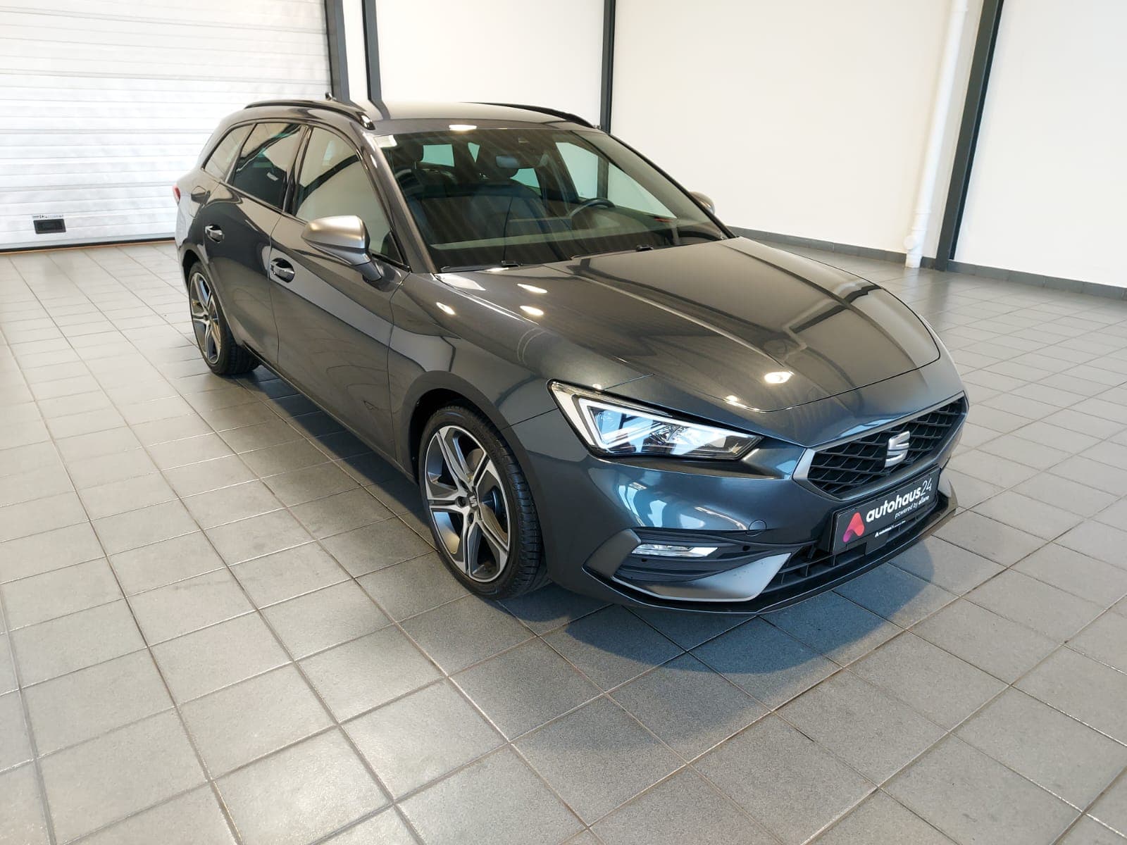 SEAT Leon Kombi SEAT Leon 2.0 TDI 110kW FR DSG Sportstourer Kombi #1