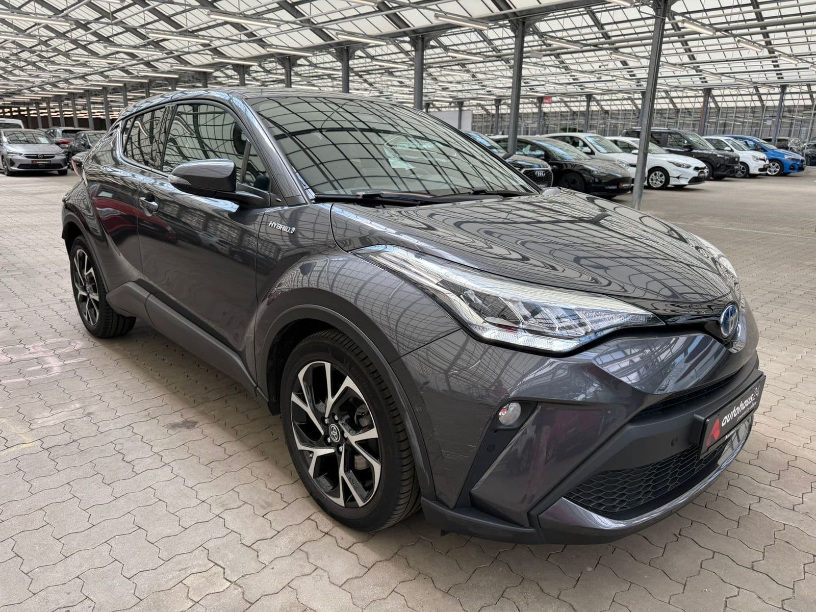 Toyota C-HR SUV / Crossover / Geländewagen TOYOTA C-HR 1.8-l-VVTi Hybrid Team Deutschland Sports Utility Vehicle #1