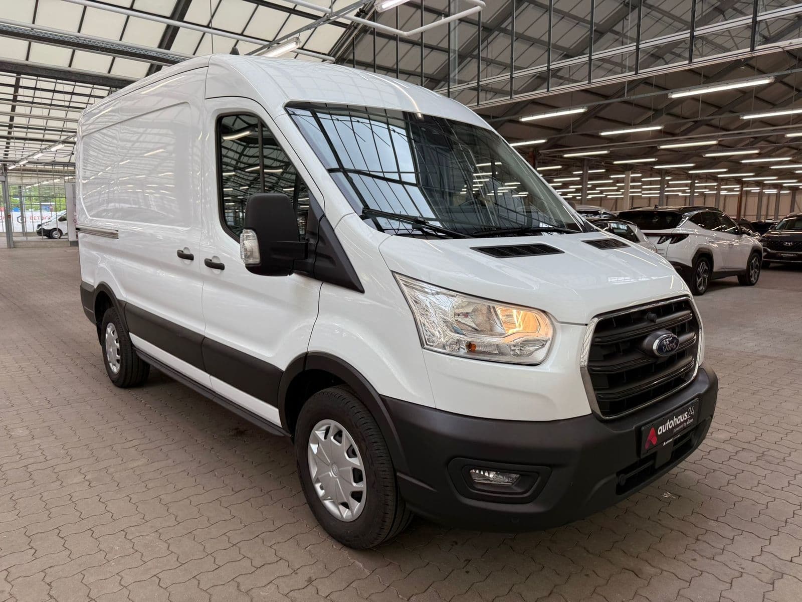 Ford Transit Transporter FORD Transit 350L2H2 2,0TDCi 125kW Front Trend AT Kastenwagen #1