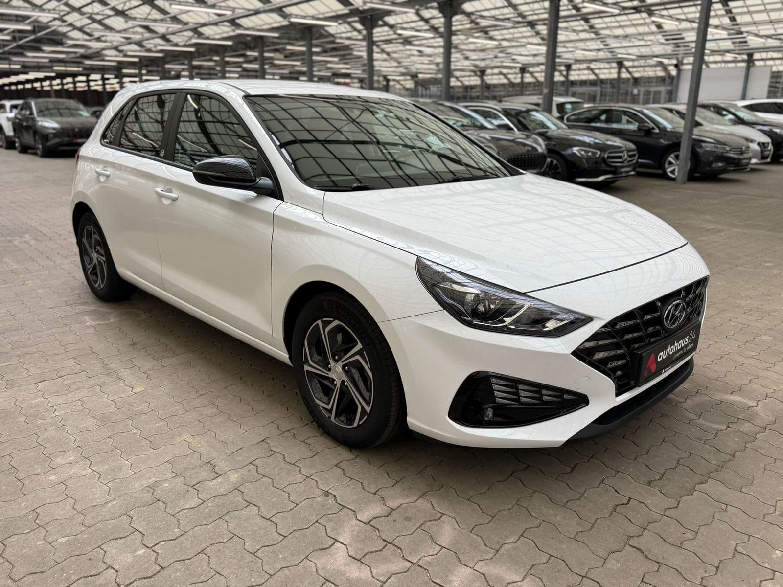Hyundai i30 Limousine HYUNDAI i30 1.0 T-GDI EDITION 30 Schräghecklimousine #1