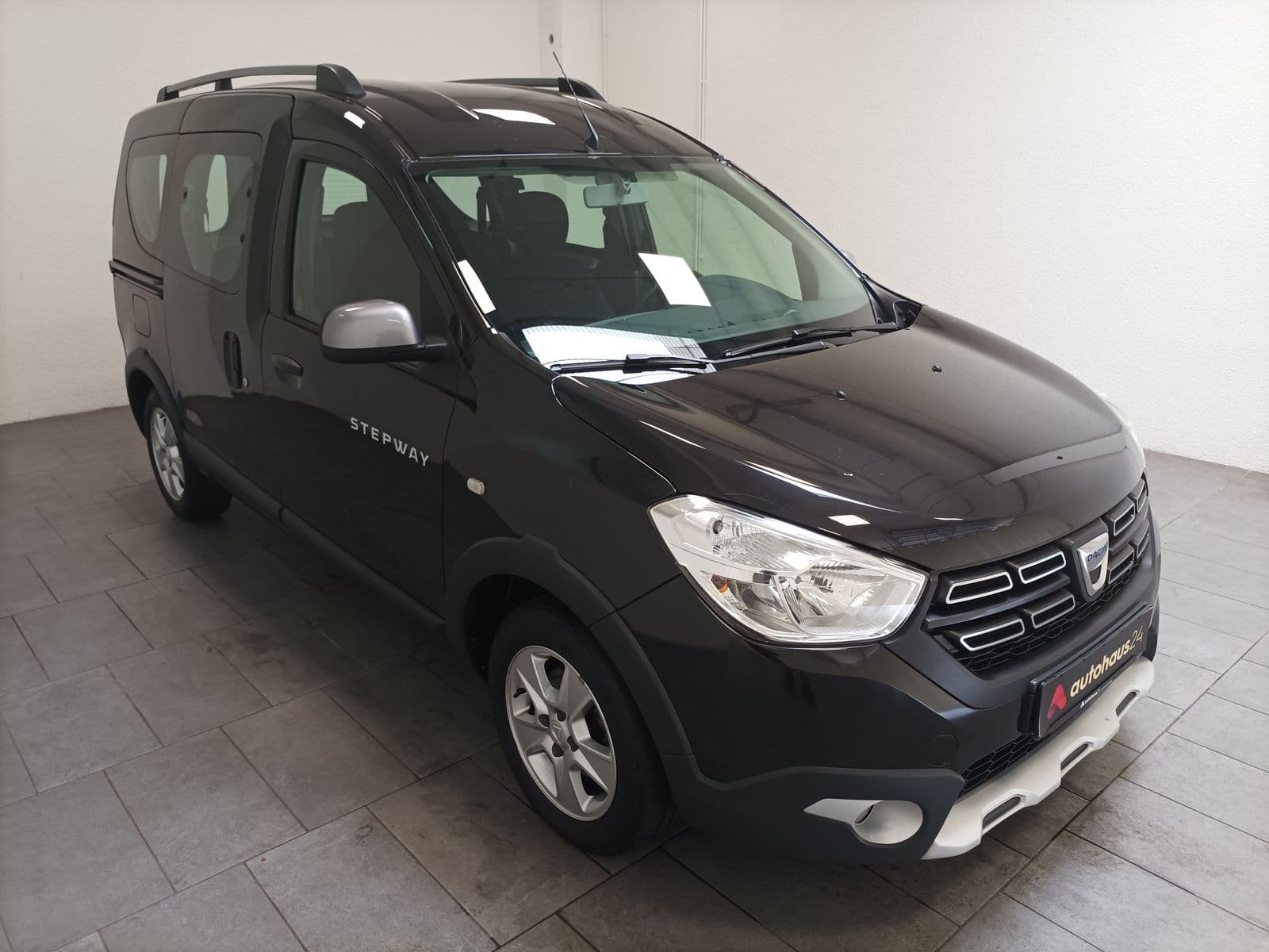 Dacia Dokker Kleinbus / Van DACIA Dokker TCe 130 Stepway Pro Kombi-Lieferwagen #1