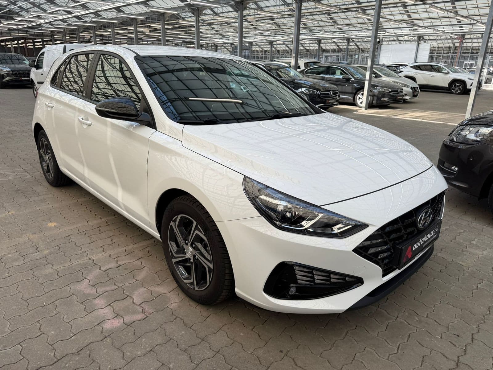 Hyundai i30 Limousine HYUNDAI i30 1.0 T-GDI EDITION 30 Schräghecklimousine #1