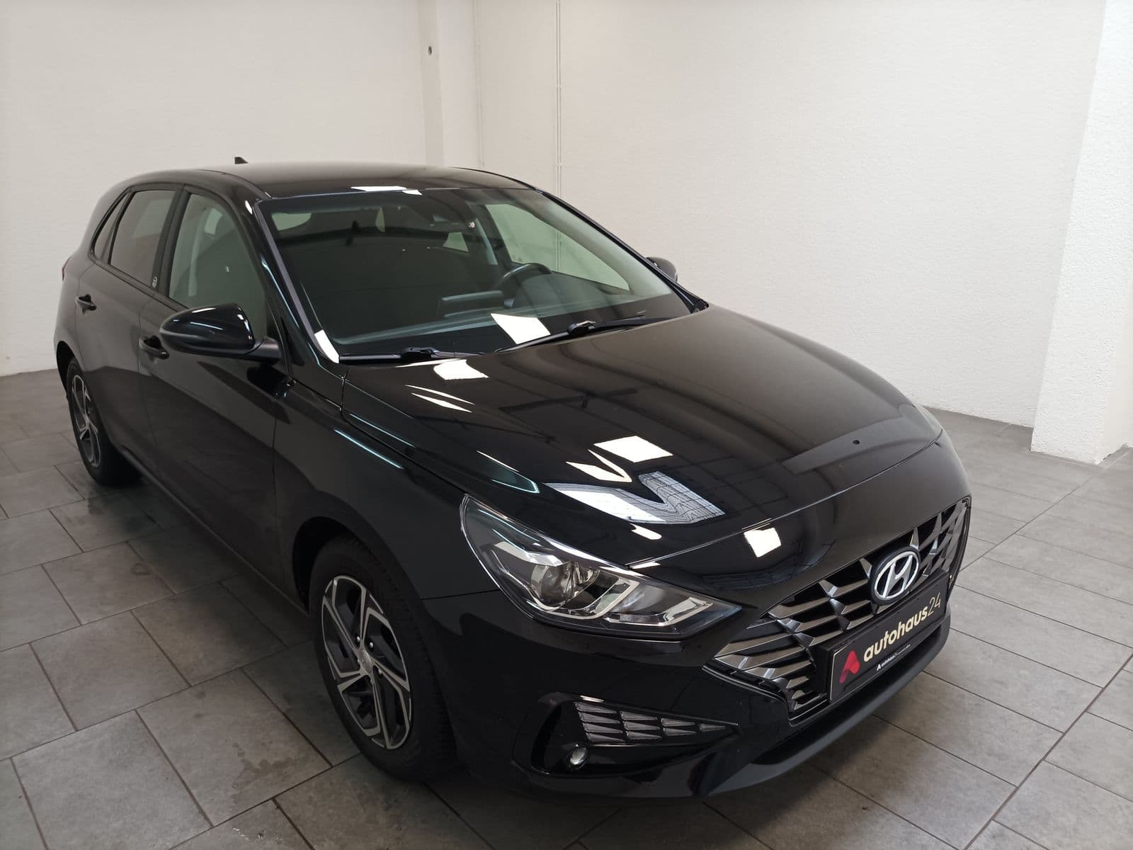 Hyundai i30 Limousine HYUNDAI i30 1.0 T-GDI EDITION 30 Schräghecklimousine #1