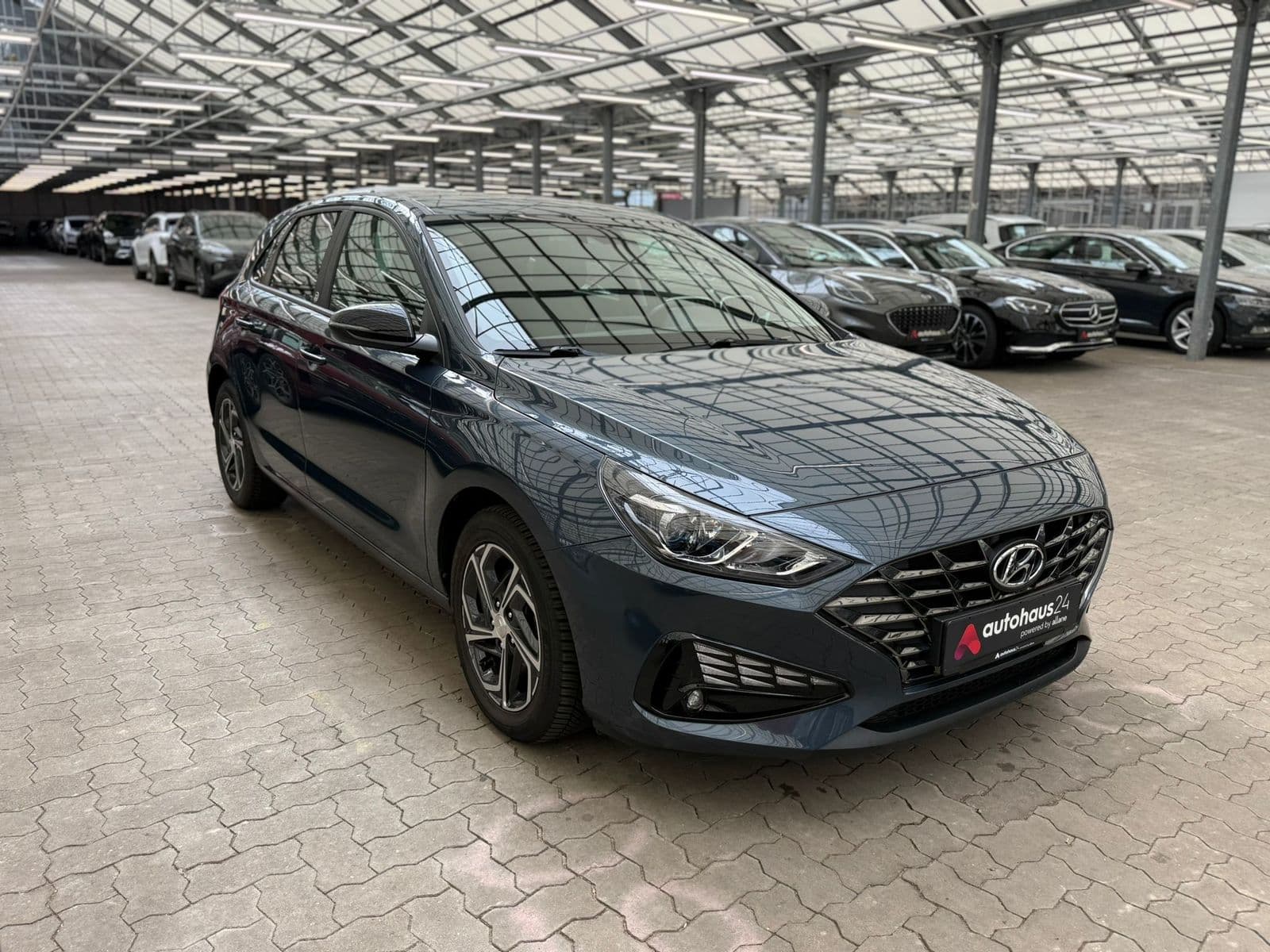 Hyundai i30 Limousine HYUNDAI i30 1.0 T-GDI EDITION 30 Schräghecklimousine #1