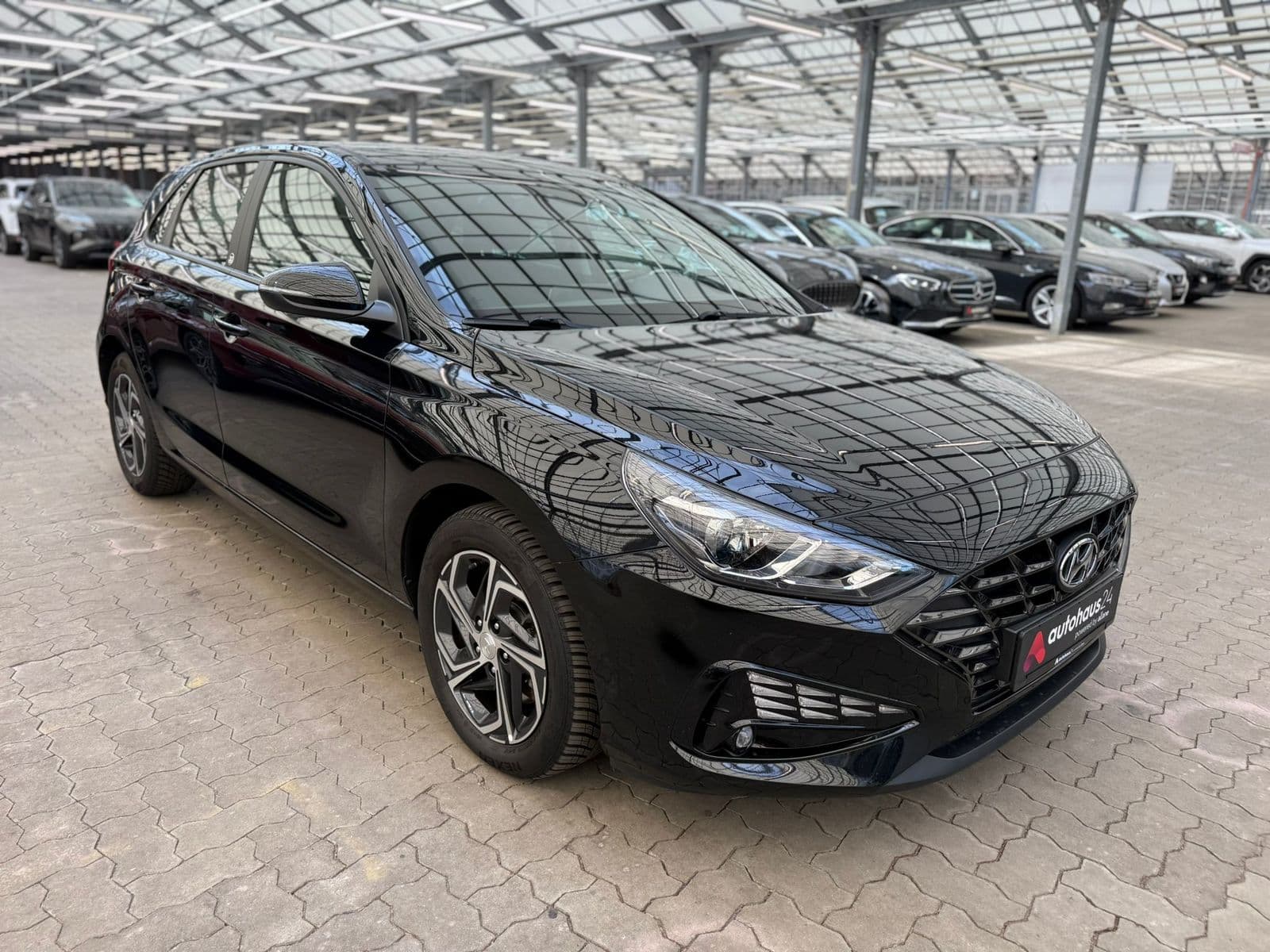 Hyundai i30 Limousine HYUNDAI i30 1.0 T-GDI EDITION 30 Schräghecklimousine #1