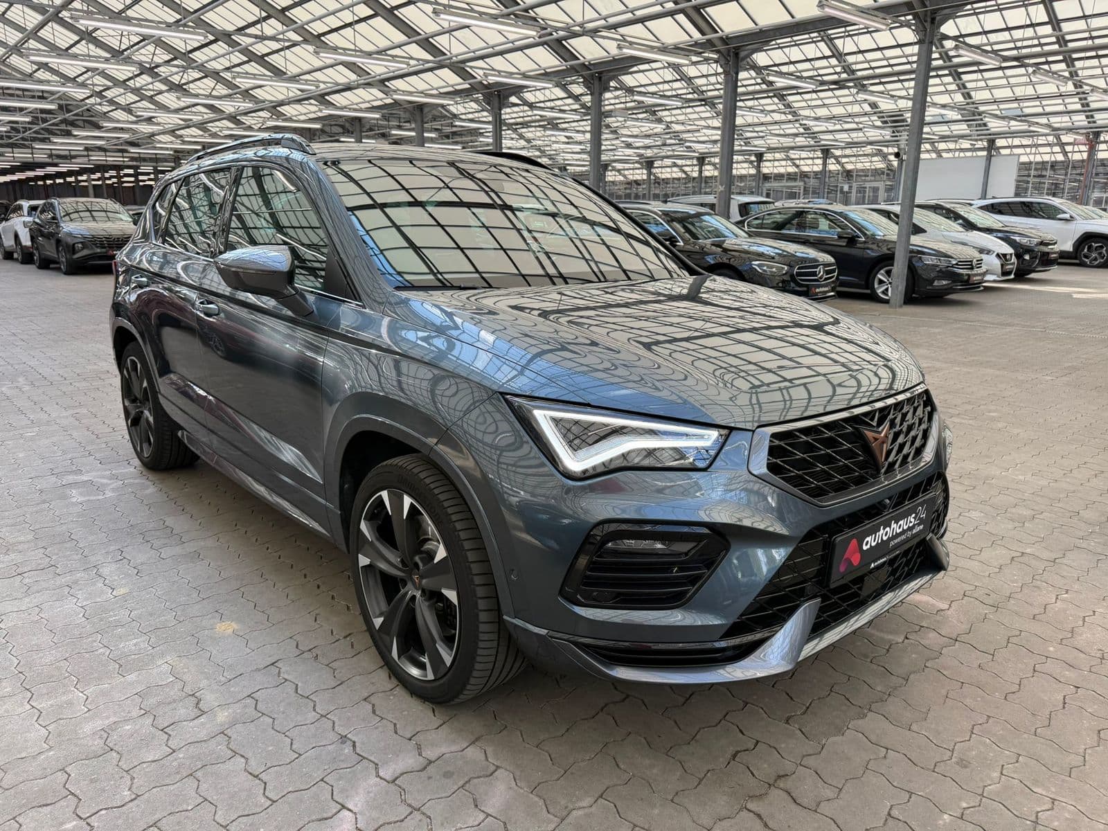 SEAT Ateca SUV / Crossover / Geländewagen CUPRA Ateca 2.0 TSI 221kW 4Drive DSG Sports Utility Vehicle #1