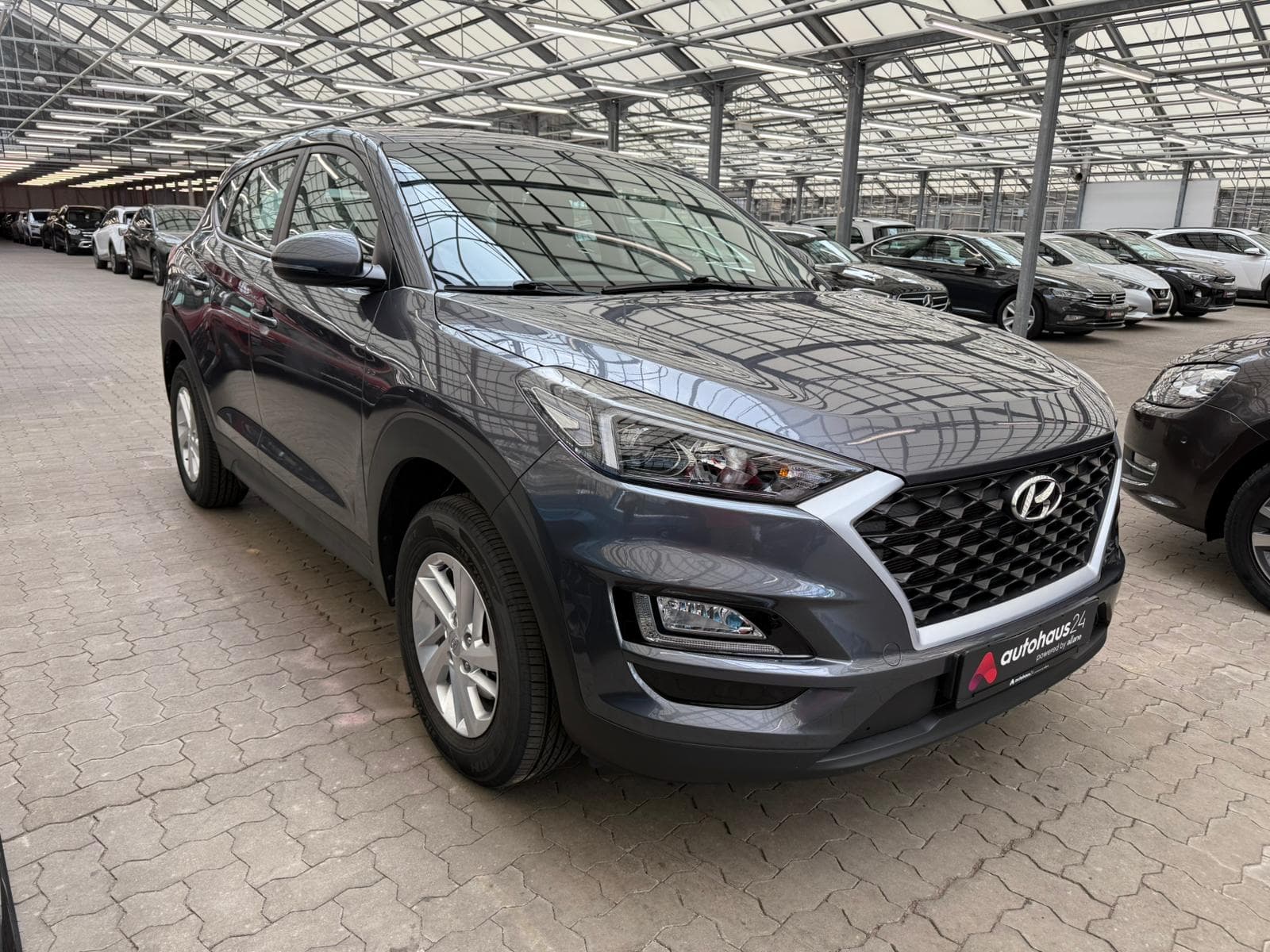 Hyundai Tucson SUV / Crossover / Geländewagen HYUNDAI Tucson 1.6 GDI Select Sports Utility Vehicle #1