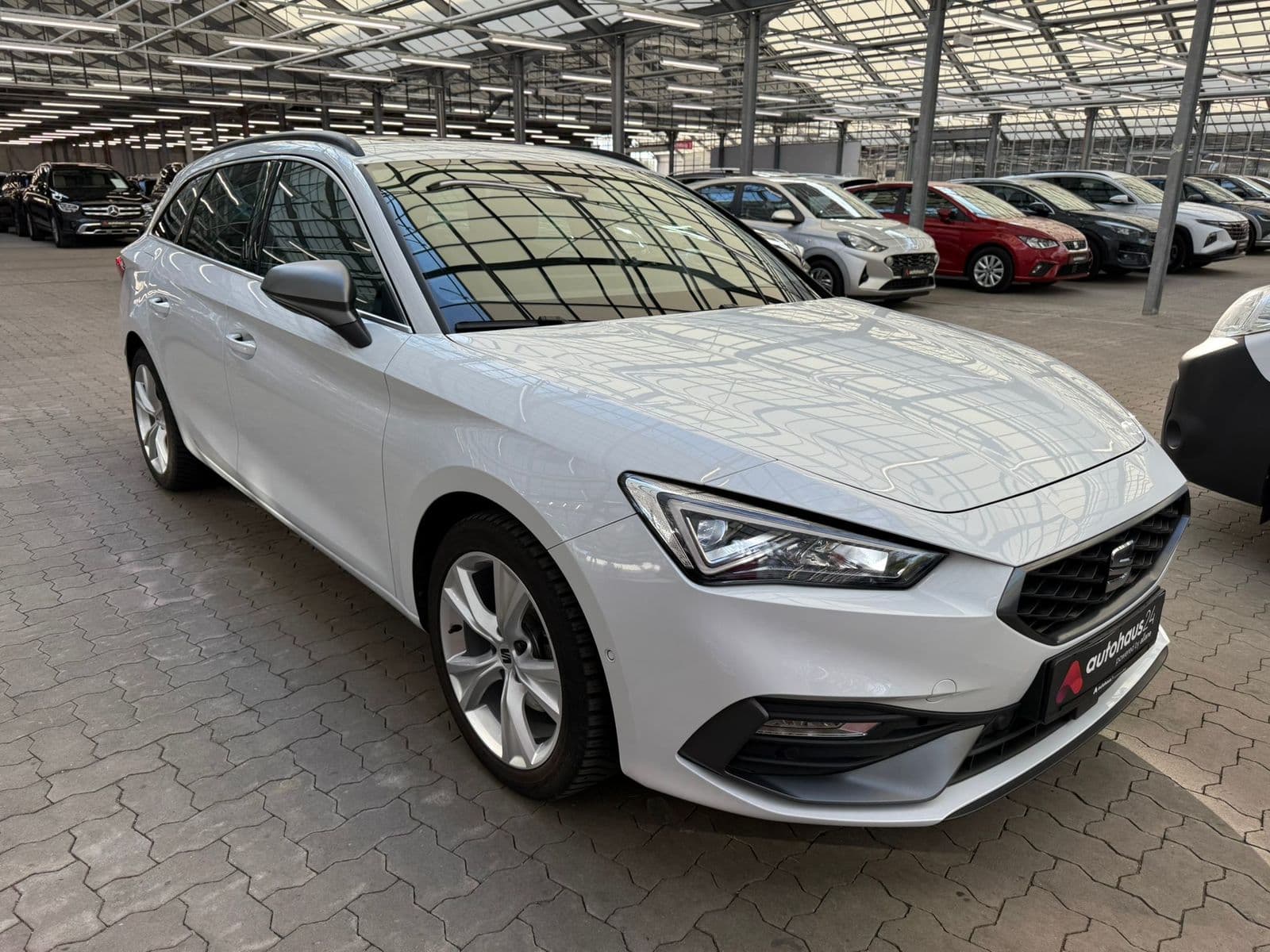 SEAT Leon Kombi SEAT Leon 1.5 eTSI ACT 110kW FR DSG Sportstourer Kombi #1