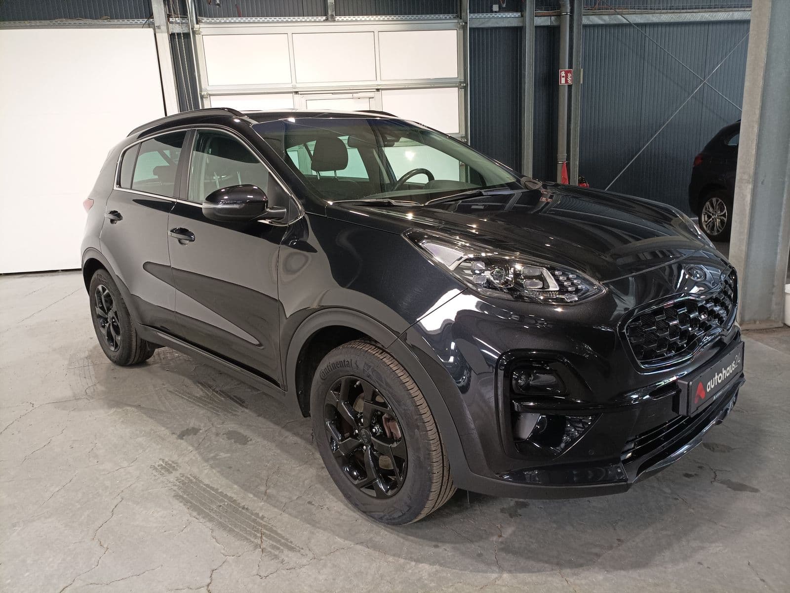 Kia Sportage SUV / Crossover / Geländewagen KIA Sportage 1.6 GDI 2WD Black Edition Sports Utility Vehicle #1