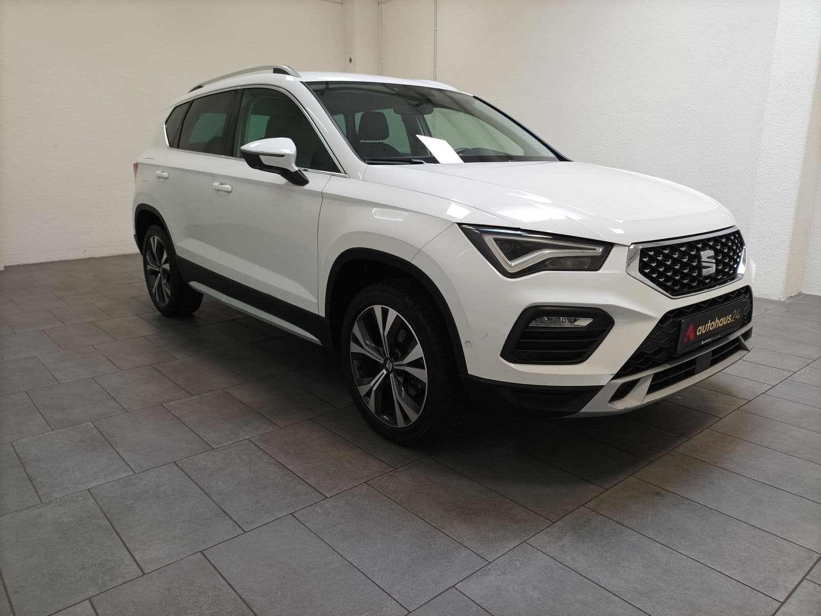 SEAT Ateca SUV / Crossover / Geländewagen SEAT Ateca 1.5 TSI ACT 110kW Xperience DSG Sports Utility Vehicle #1