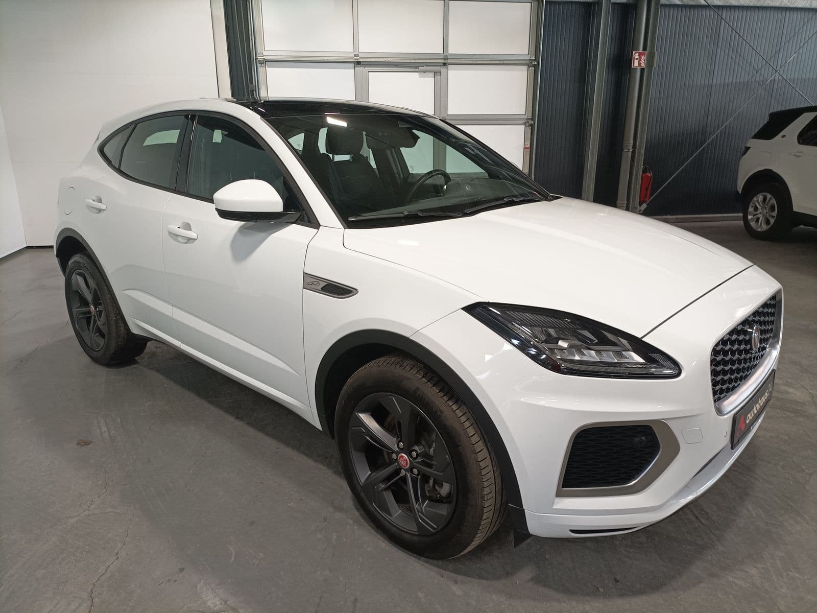 Jaguar E-PACE SUV / Crossover / Geländewagen JAGUAR E-PACE P200 R-DYNAMIC AWD Auto Sports Utility Vehicle