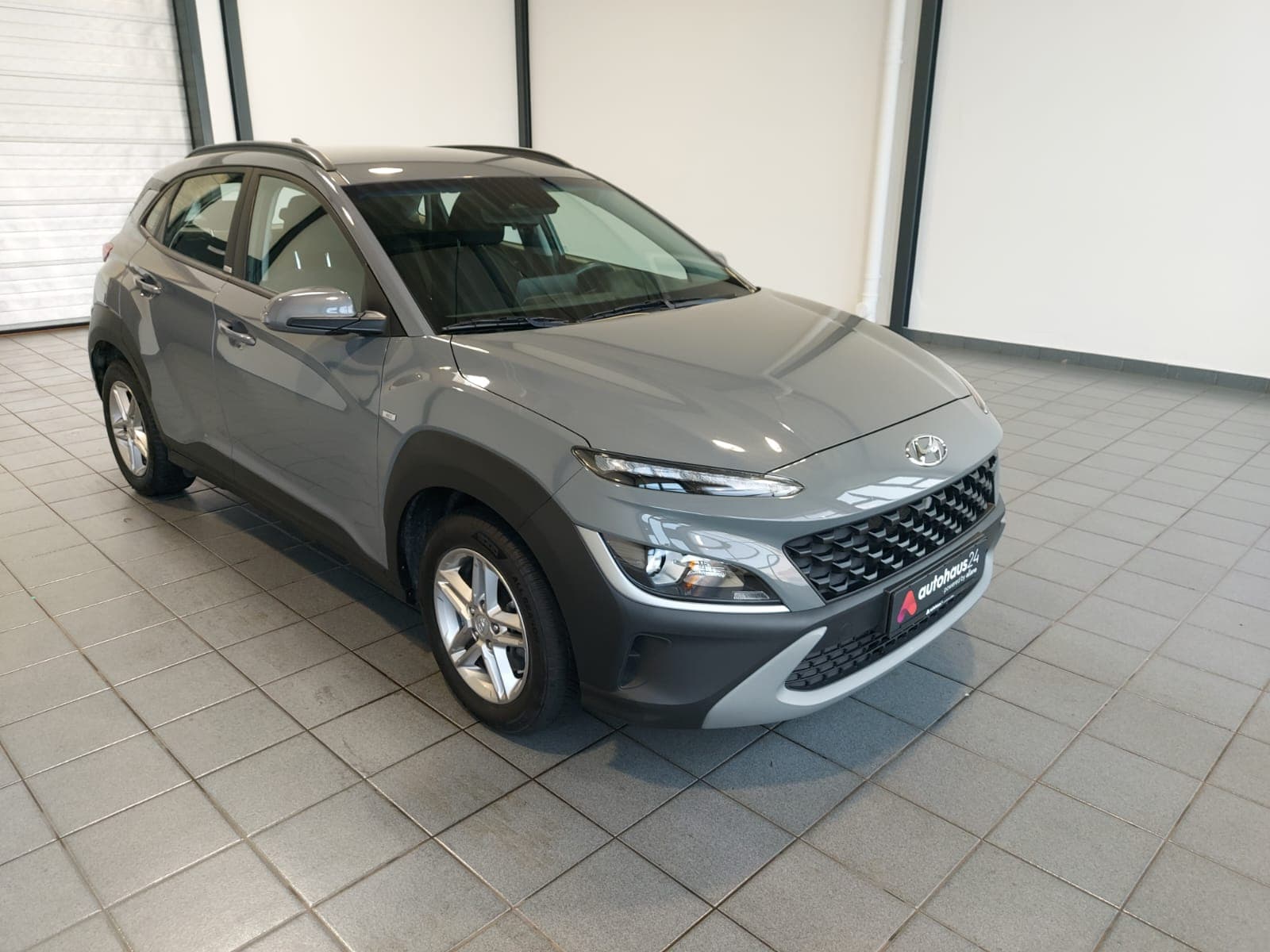 Hyundai Kona SUV / Crossover / Geländewagen HYUNDAI Kona 1.0 T-GDI 48V-Hybrid Select iMT Sports Utility Vehicle #1