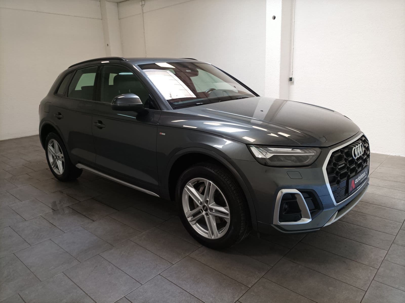 Audi Q5 SUV / Crossover / Geländewagen AUDI Q5 40 TDI S tronic quattro S line Sports Utility Vehicle #1