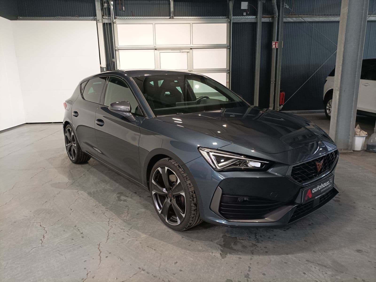 CUPRA Leon Limousine CUPRA Leon 2.0 TSI 180kW DSG Schräghecklimousine #1