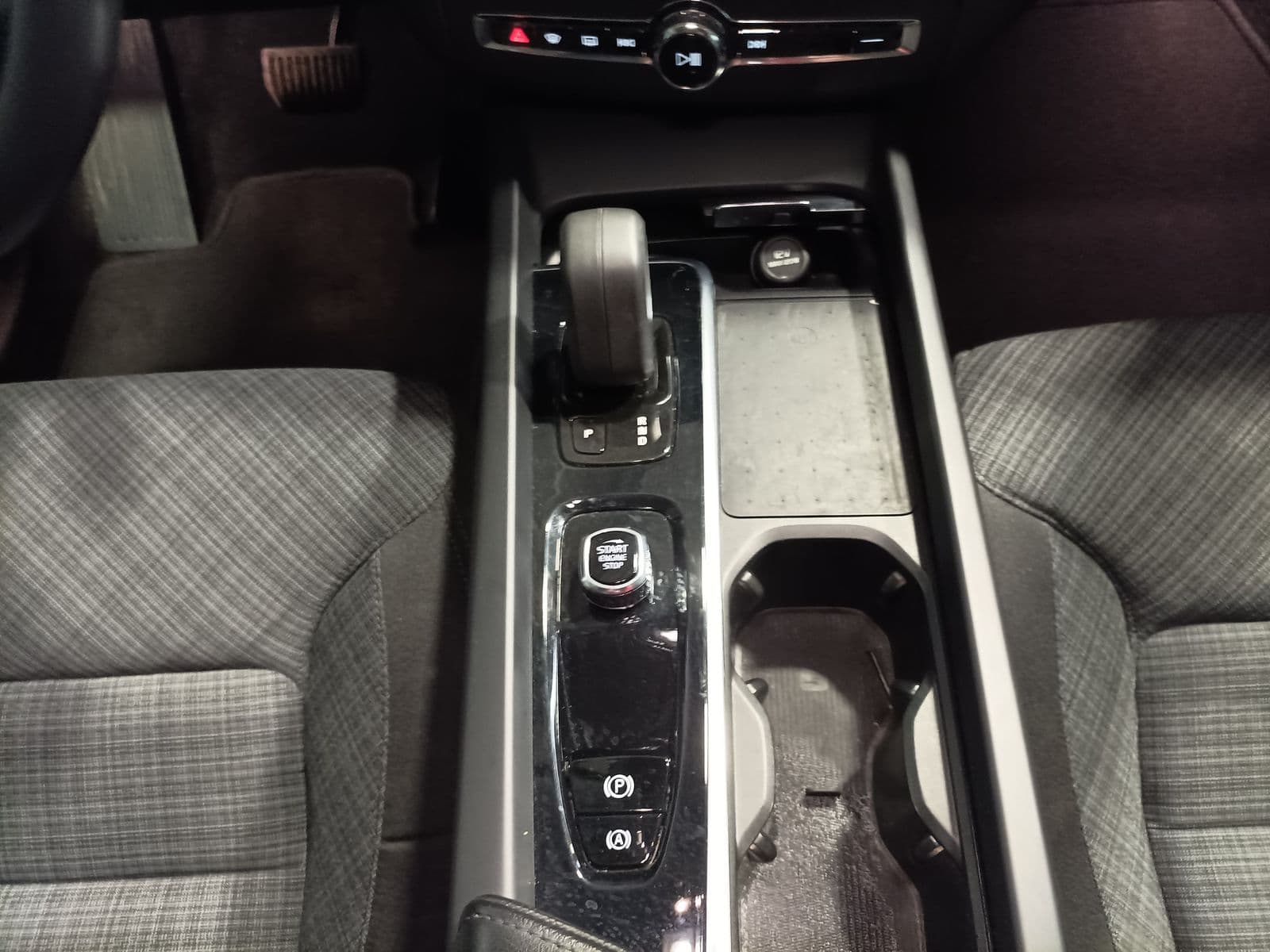 Volvo XC60 Geländewagen/SUV XC 60 B4 (Diesel) AWD Momentum Pro #11