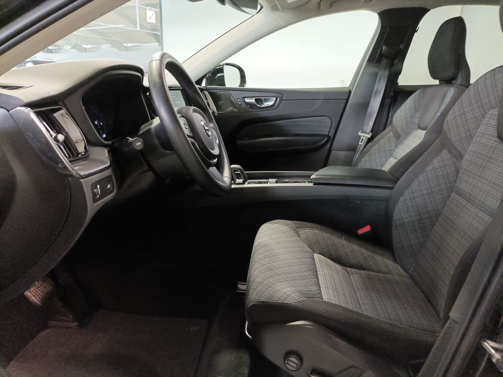 Volvo XC60 Geländewagen/SUV XC 60 B4 (Diesel) AWD Momentum Pro #8