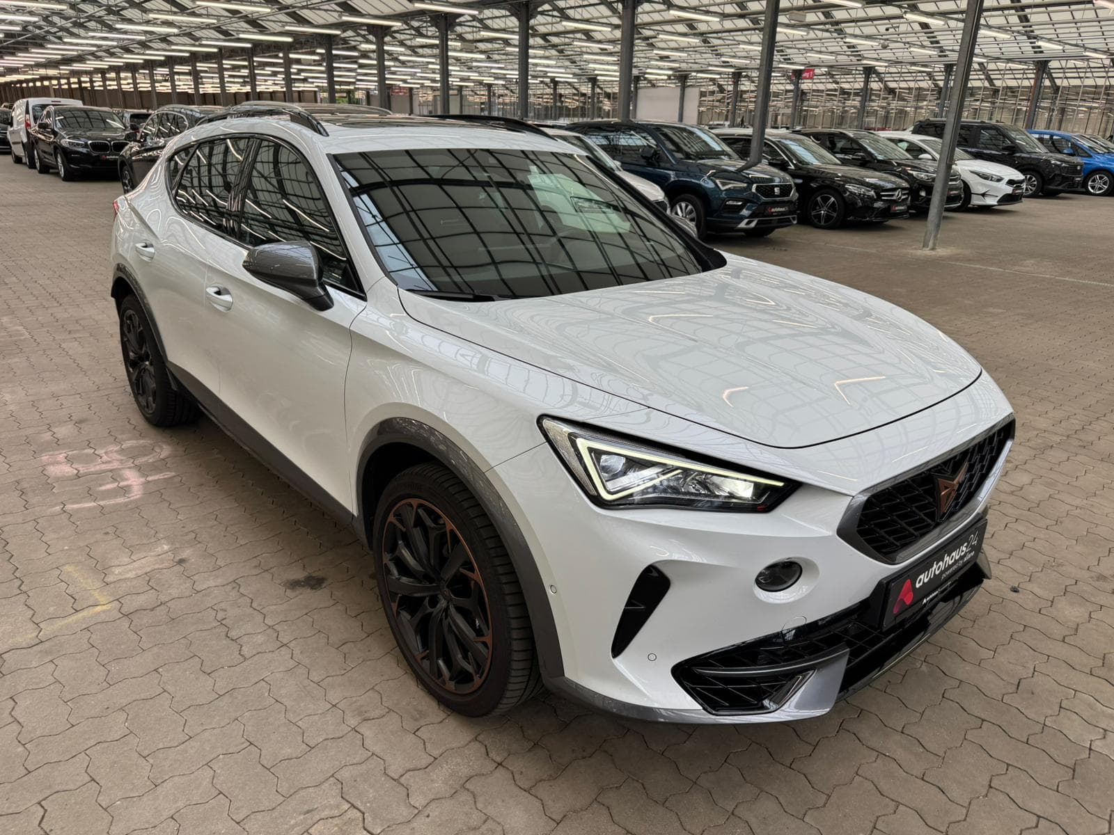 CUPRA Formentor SUV / Crossover / Geländewagen CUPRA Formentor 2.0 TSI 228kW VZ 4Drive DSG Sports Utility Vehicle #1