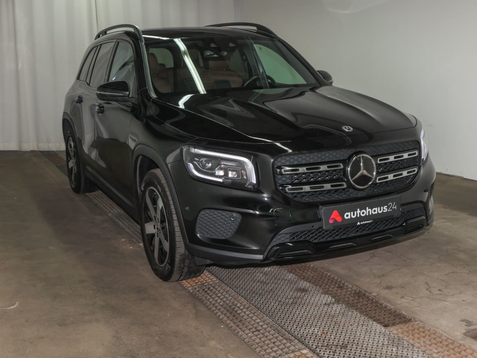 Mercedes-Benz GLB-Klasse SUV / Crossover / Geländewagen MERCEDES GLB GLB 200 d DCT Sports Utility Vehicle #1