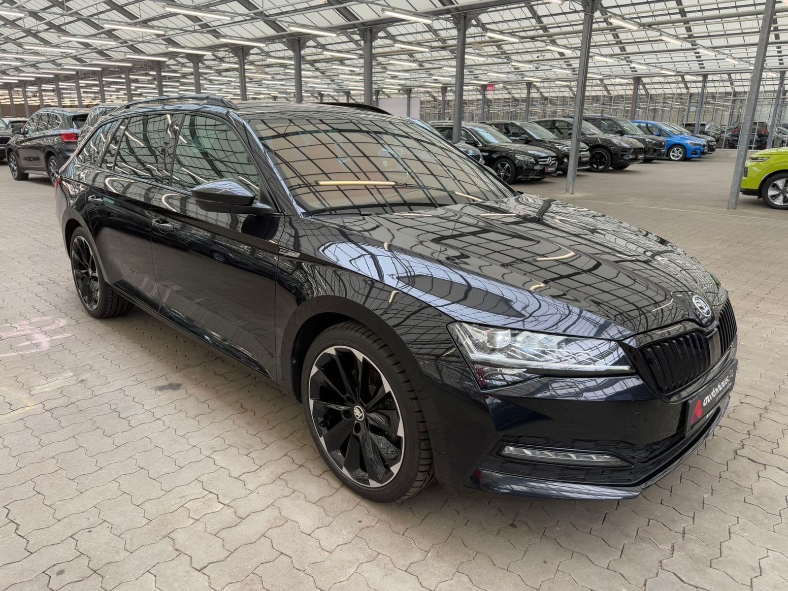 ŠKODA Superb Kombi SKODA Superb 2.0 TDI SCR 147kW DSG 4x4 SPORTLINE COMB Kombi #1