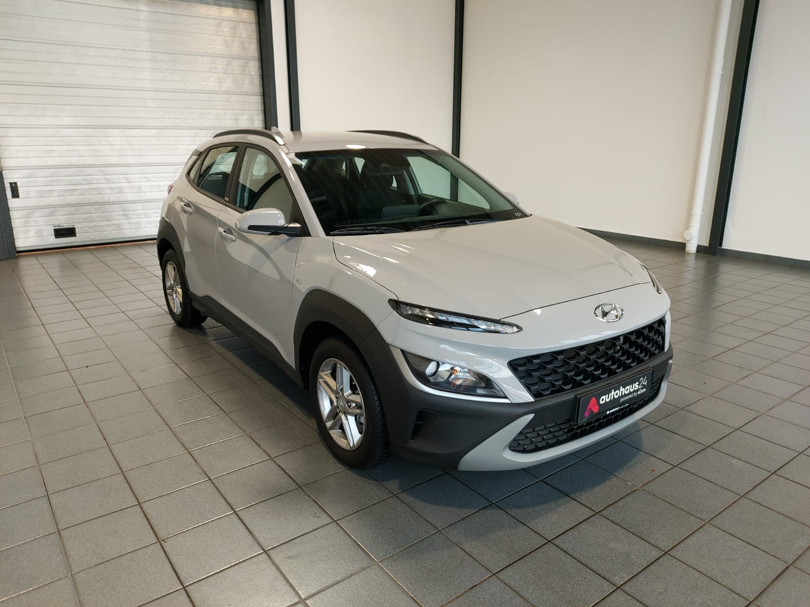 Hyundai Kona SUV / Crossover / Geländewagen HYUNDAI Kona 1.0 T-GDI 48V-Hybrid Select iMT Sports Utility Vehicle #1