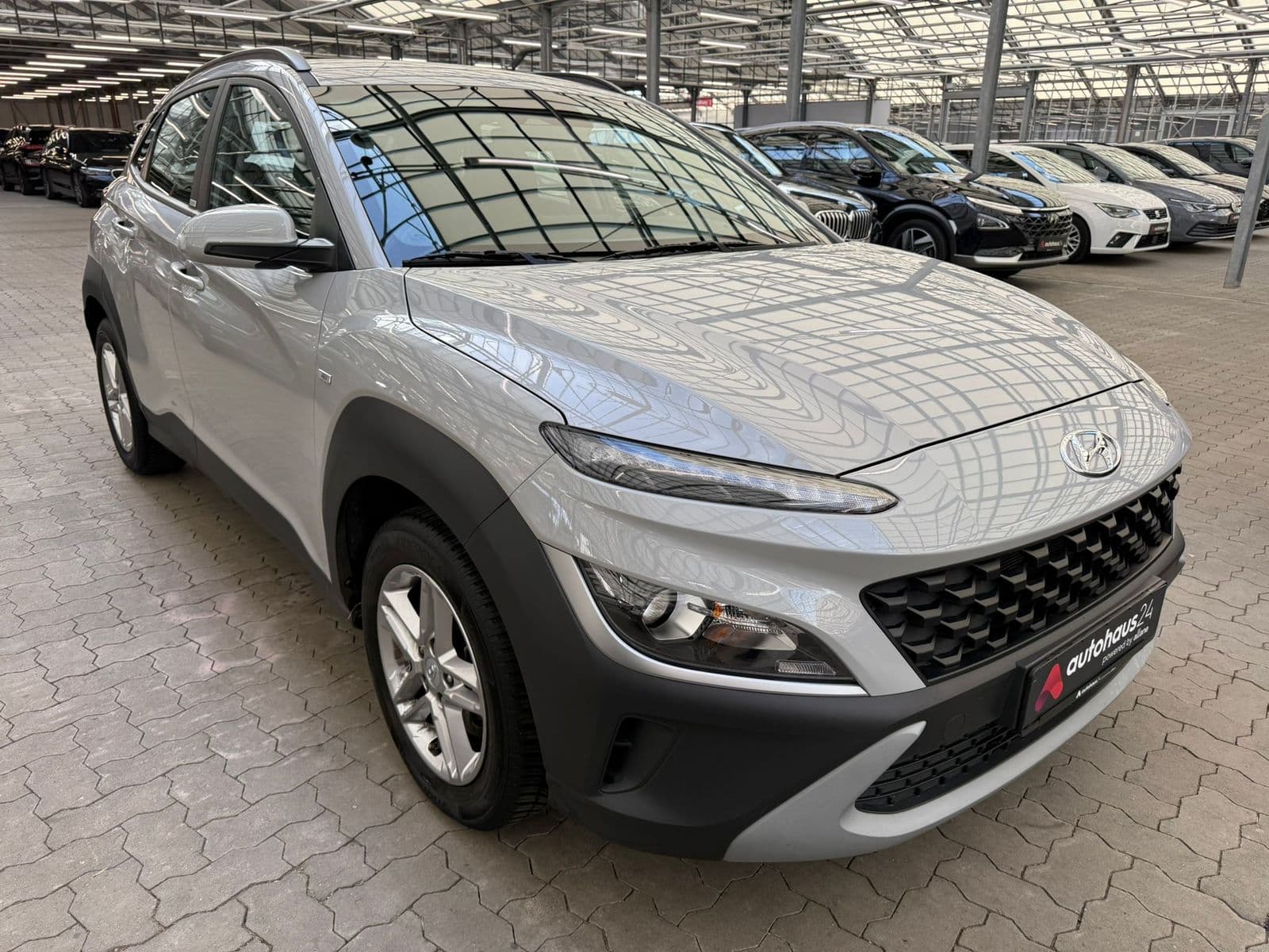 Hyundai Kona SUV / Crossover / Geländewagen HYUNDAI Kona 1.0 T-GDI 48V-Hybrid Select iMT Sports Utility Vehicle #1
