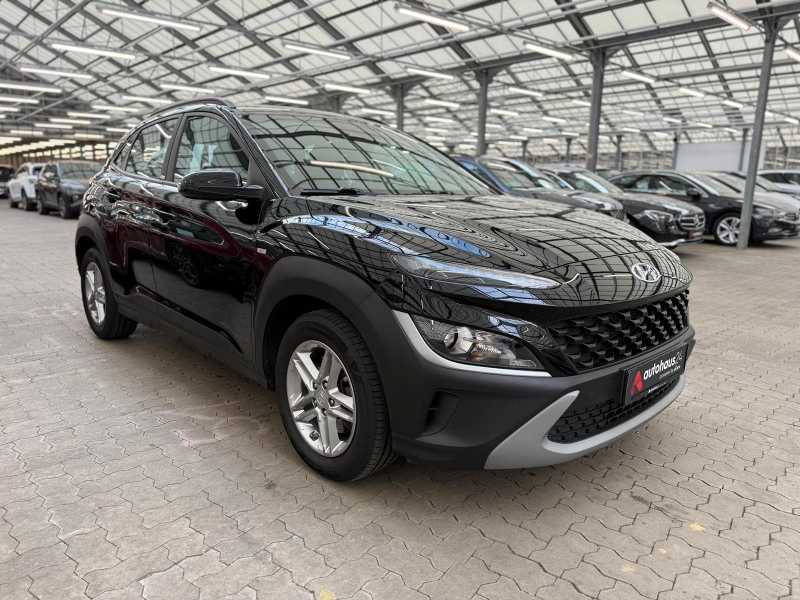 Hyundai Kona SUV / Crossover / Geländewagen HYUNDAI Kona 1.0 T-GDI 48V-Hybrid Select iMT Sports Utility Vehicle #1