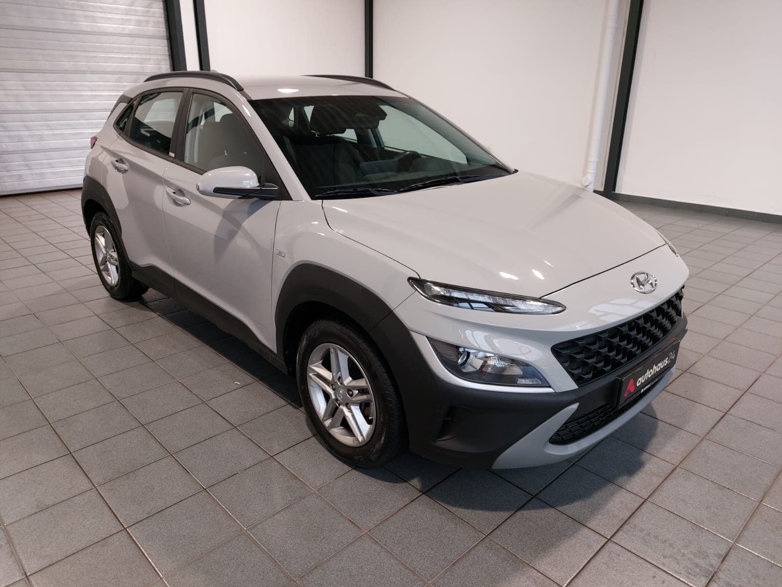 Hyundai Kona SUV / Crossover / Geländewagen HYUNDAI Kona 1.0 T-GDI 48V-Hybrid Select iMT Sports Utility Vehicle #1