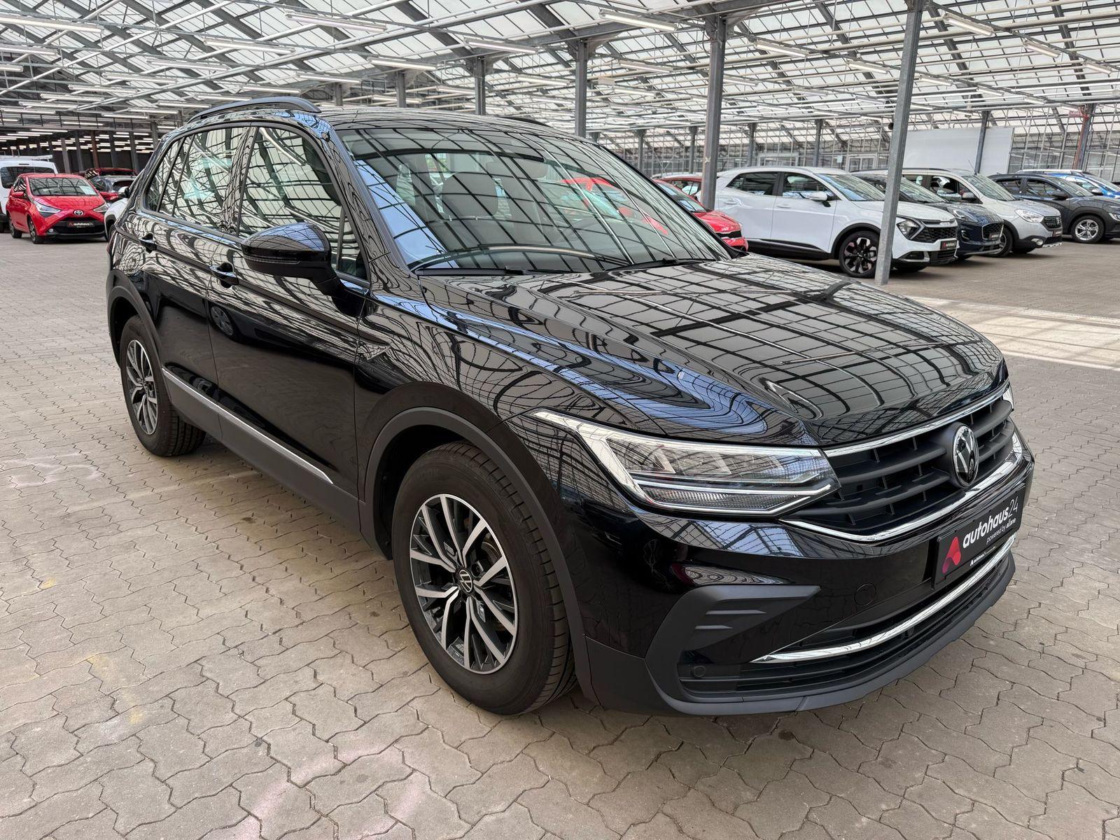 Volkswagen Tiguan SUV / Crossover / Geländewagen VOLKSWAGEN Tiguan 2.0 TDI SCR DSG Life Sports Utility Vehicle