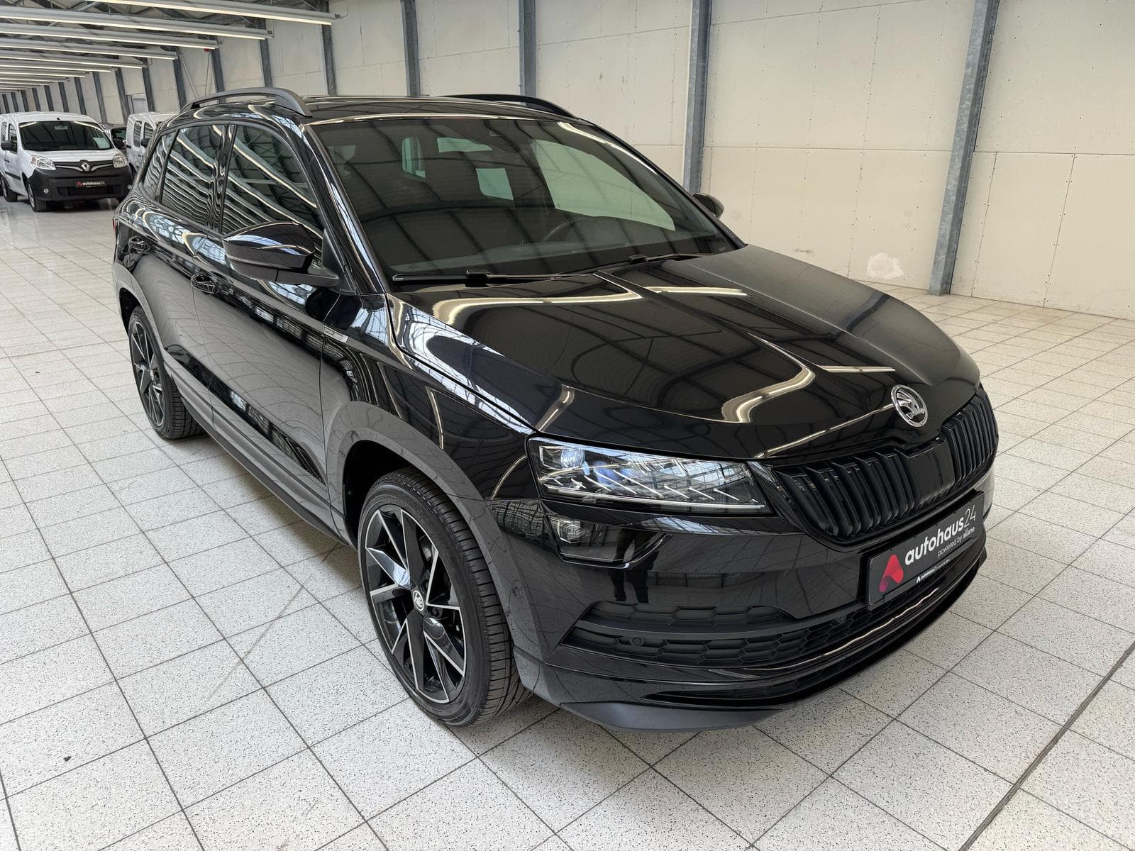 ŠKODA Karoq SUV / Crossover / Geländewagen SKODA Karoq 2.0l TDI DSG 4x4 SPORTLINE Sports Utility Vehicle