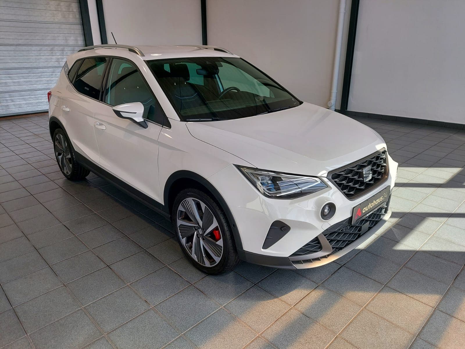 SEAT Arona SUV / Crossover / Geländewagen SEAT Arona 1.5 TSI 110kW FR DSG Sports Utility Vehicle #1