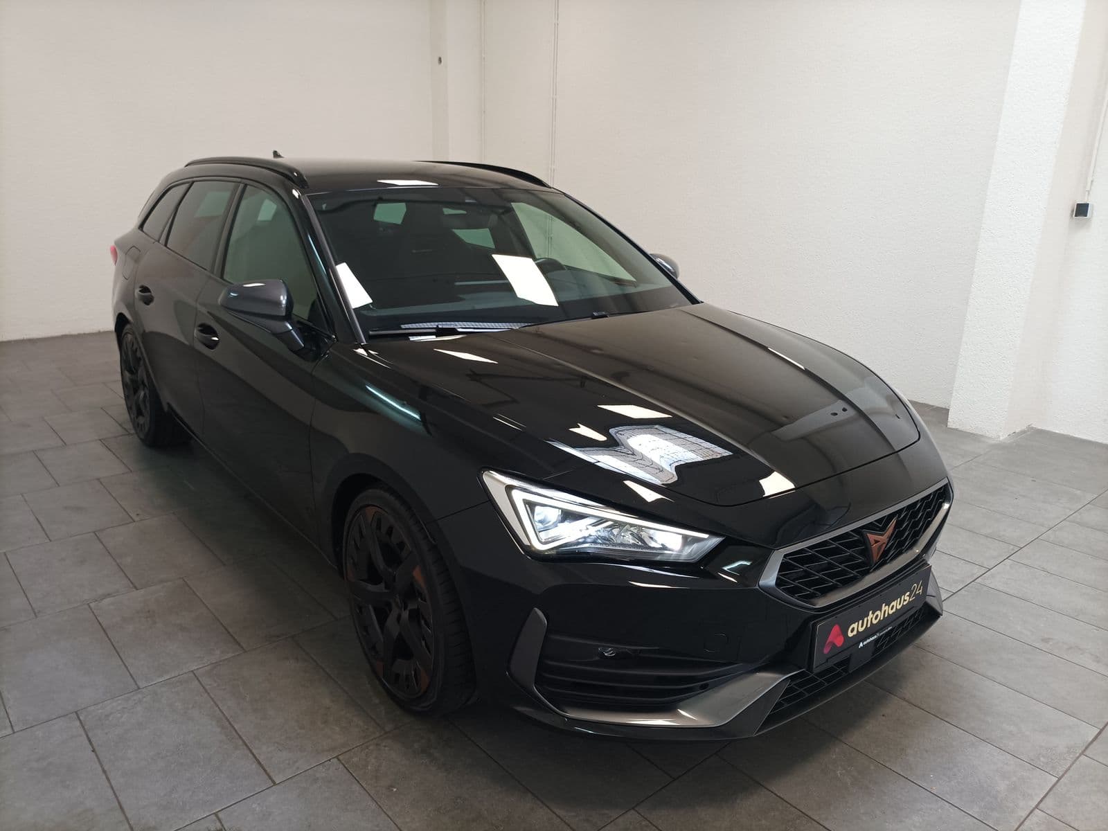 CUPRA Leon Kombi CUPRA Leon 2.0 TSI 228kW VZ 4Drive DSG Sportstourer Kombi #1