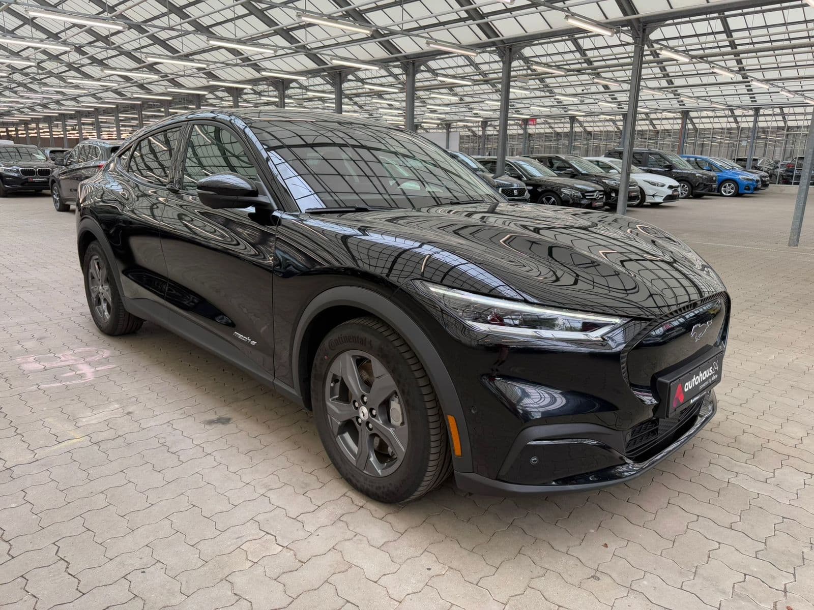 Ford Mustang SUV / Crossover / Geländewagen FORD Mustang Mach-E 75 kWh Sports Utility Vehicle #1