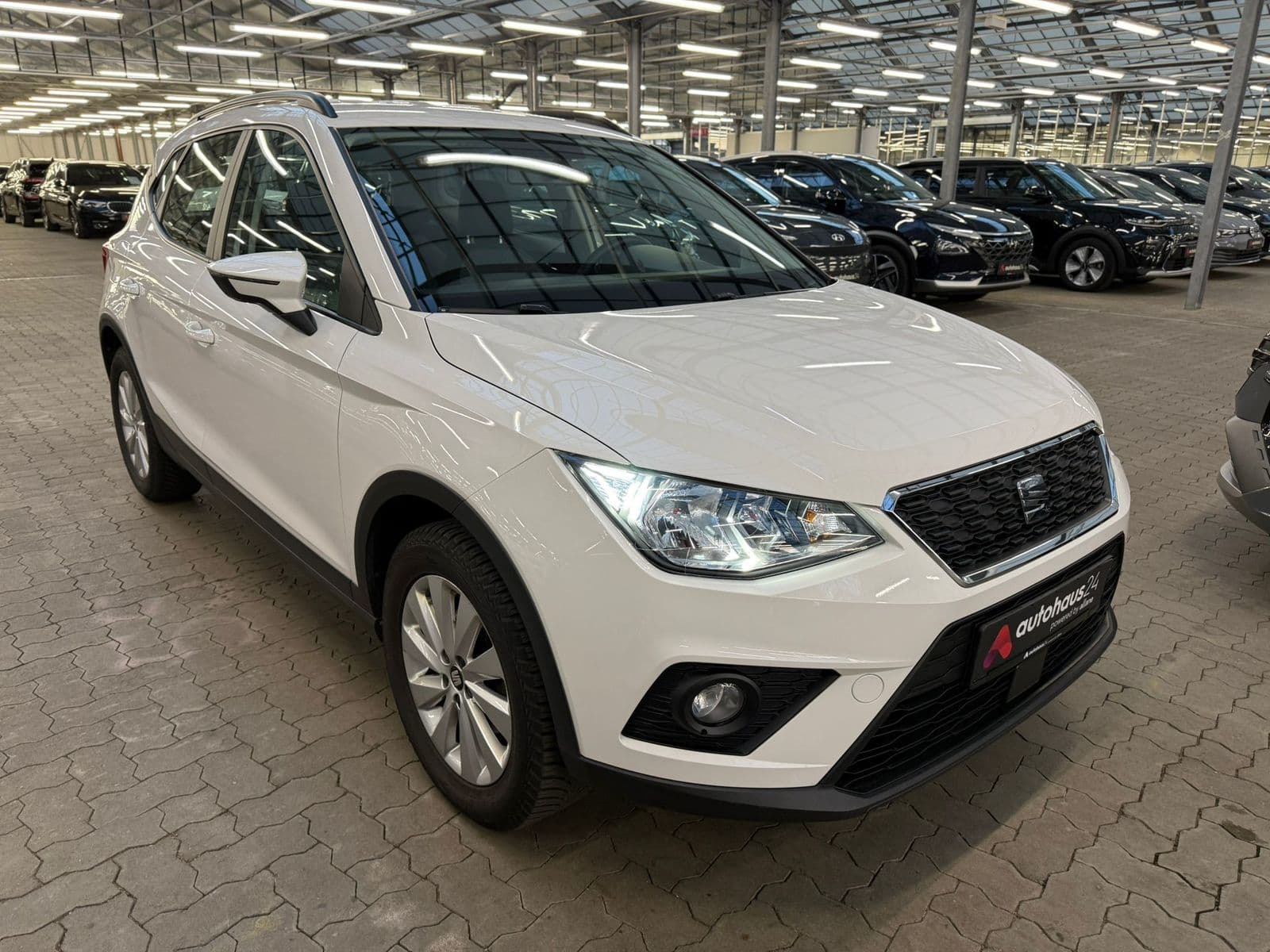 SEAT Arona SUV / Crossover / Geländewagen SEAT Arona 1.0 TSI 70kW Style Sports Utility Vehicle #1