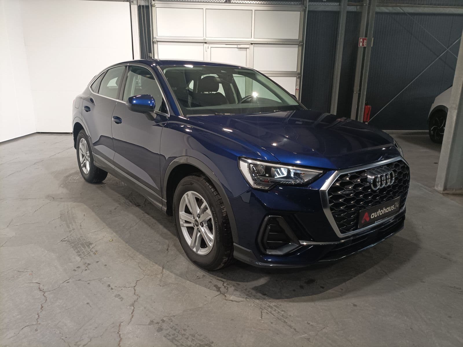 Audi Q3 SUV / Crossover / Geländewagen AUDI Q3 Sportback 35 TDI quattro S tronic Sports Utility Vehicle #1